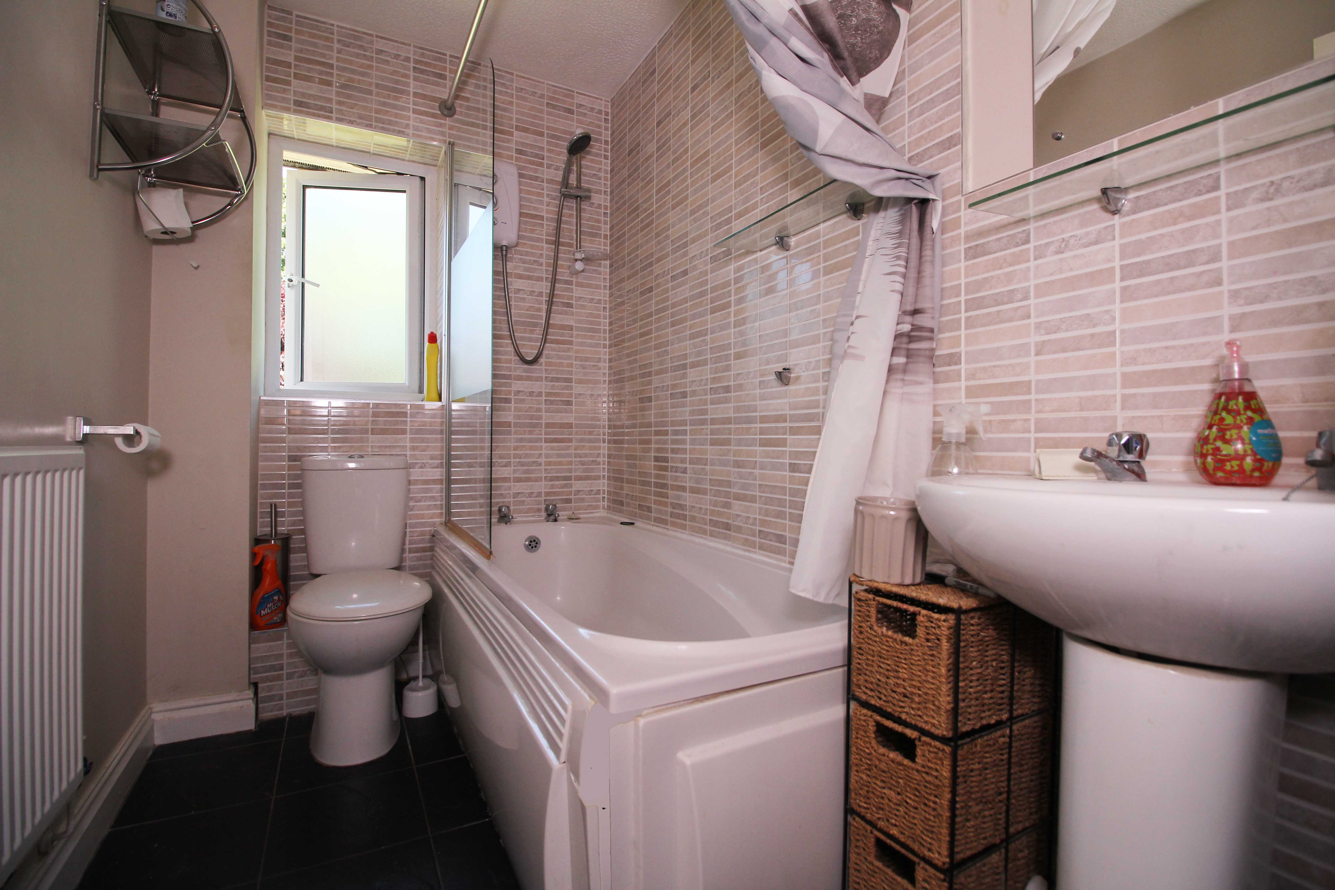 Llwyn Onn, Tyla Garw CF72 9ET  Interior