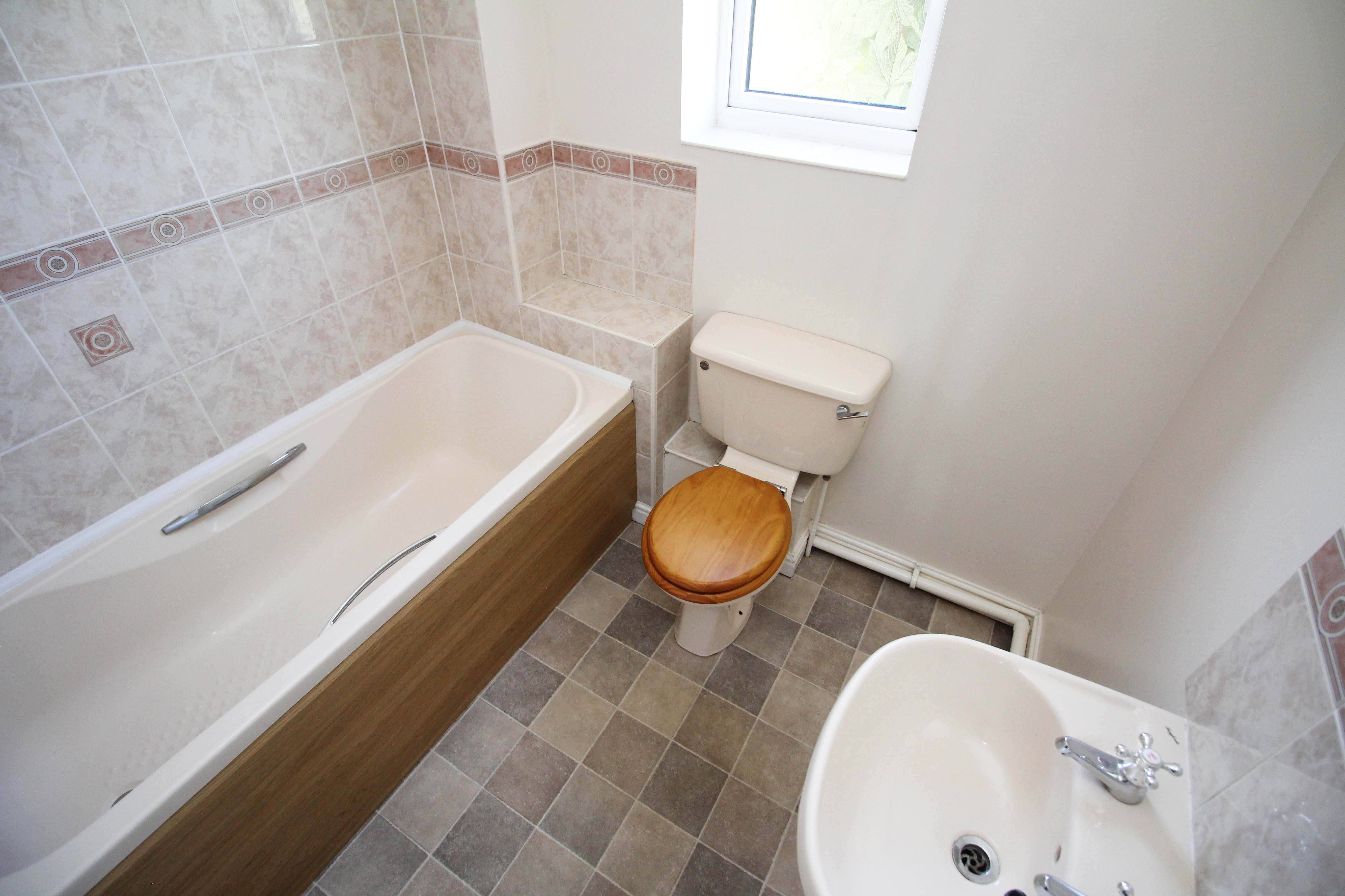 Dol-y-Llan, Miskin, CF72 8RY  Interior