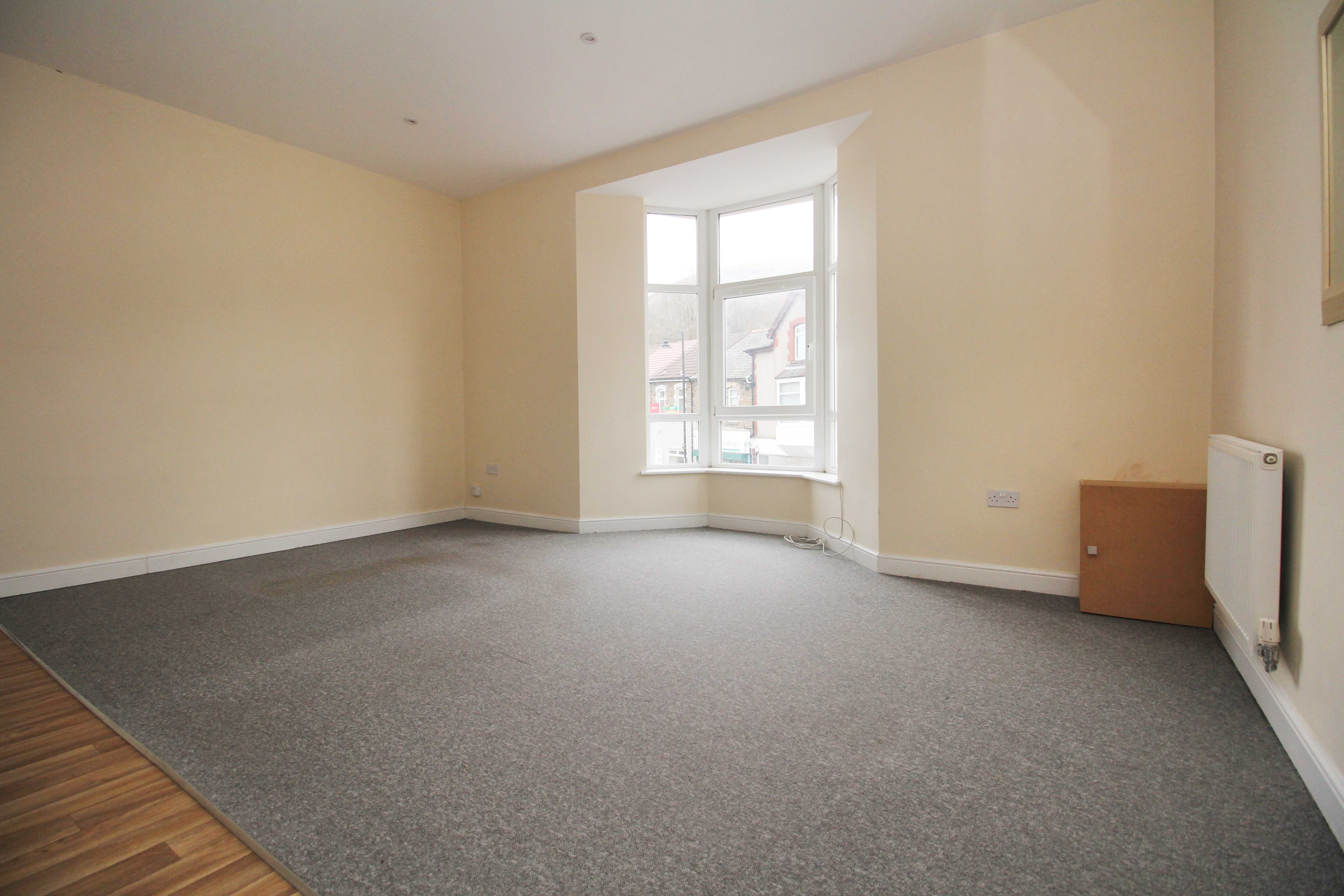 Commercial Street, Senghenydd, CF83 4FY  Interior