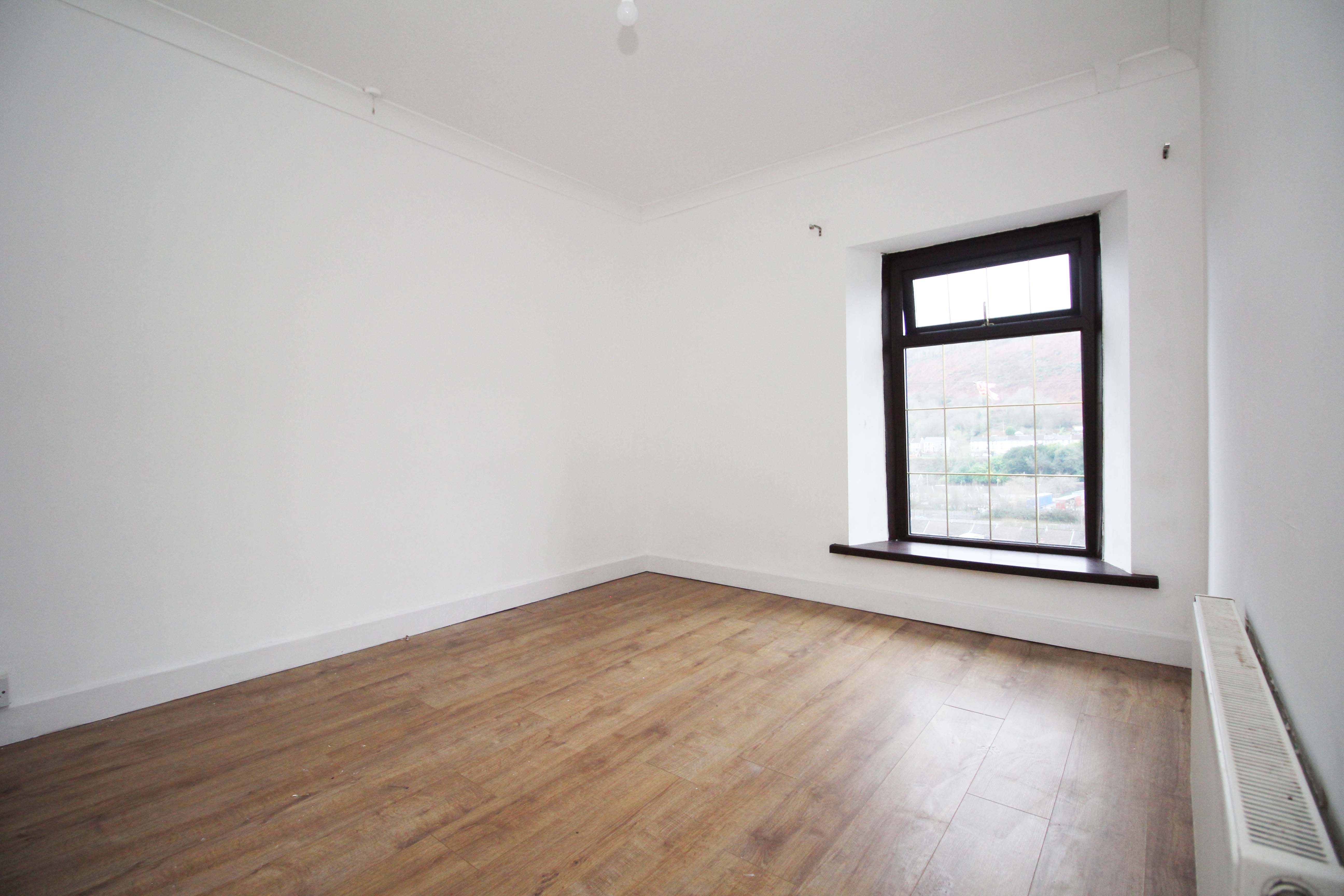 Heath Terrace, Porth, CF39 0HS  Interior