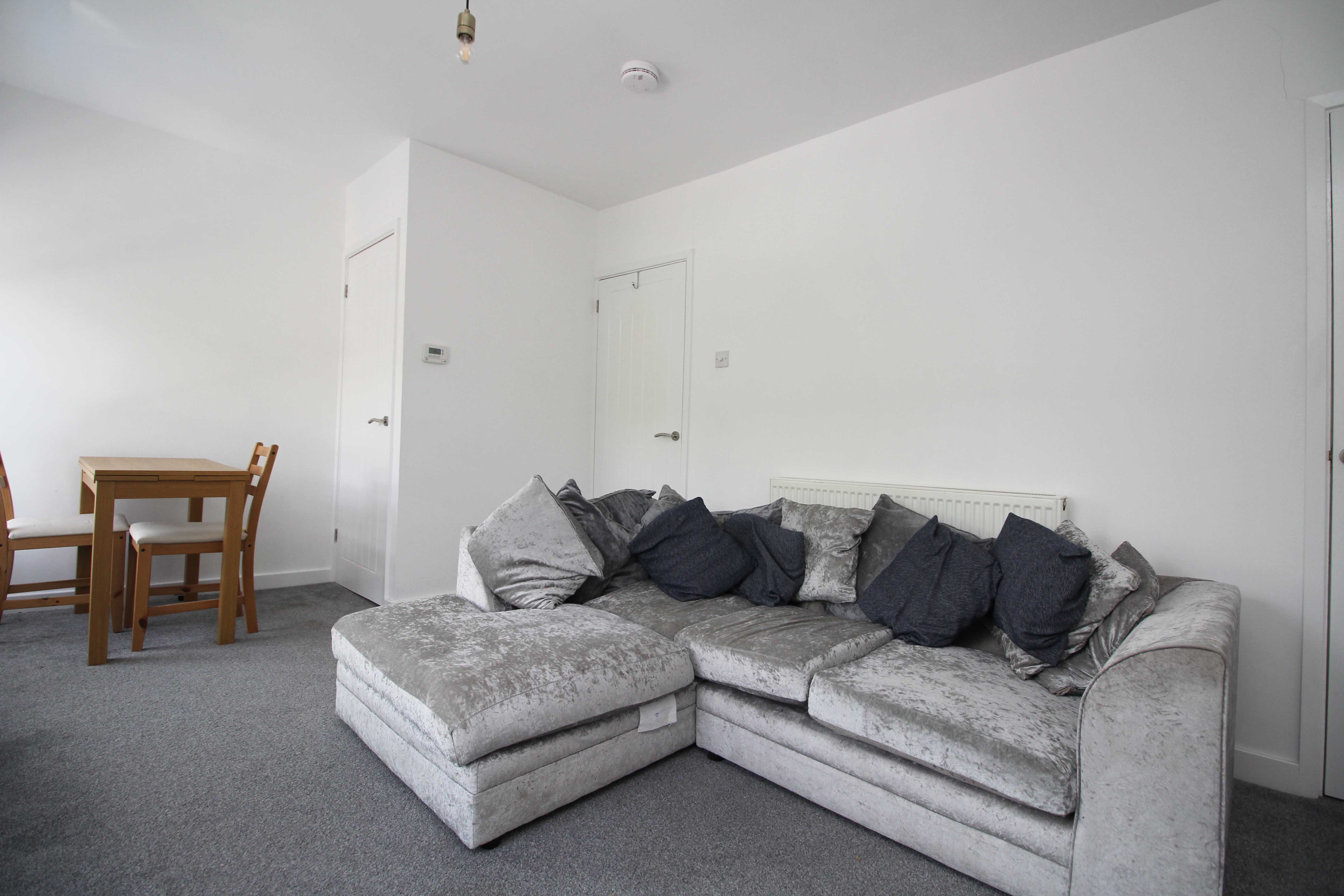 Nythbran Terrace, Porth  CF39 9TW  Interior