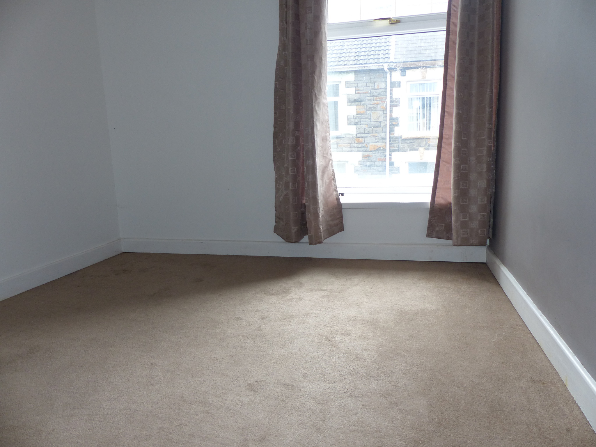 Llewellyn Street, CF43 3LB  Interior