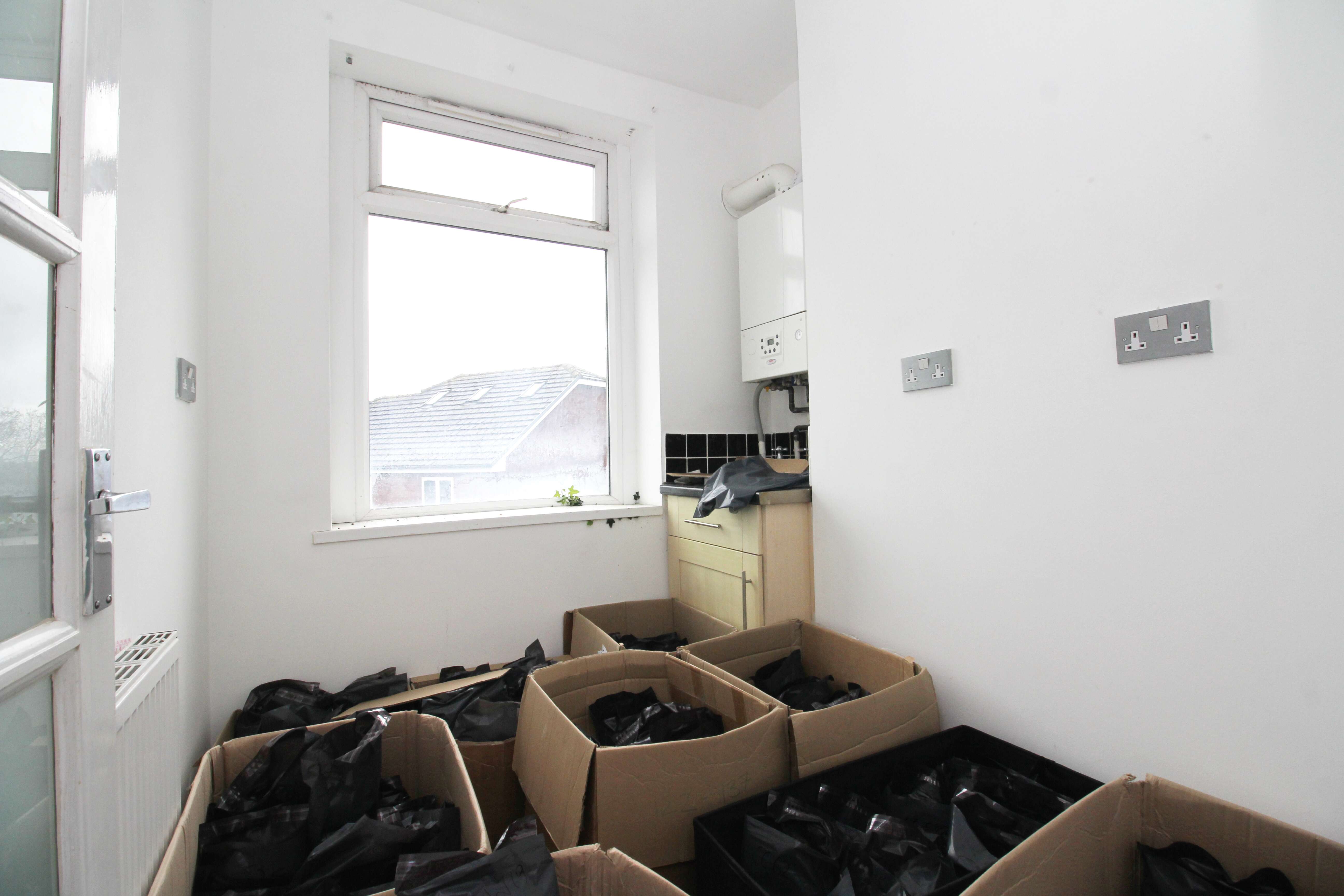 Main Road, Llantwit Fardre, Pontypridd CF38 2HE  Interior