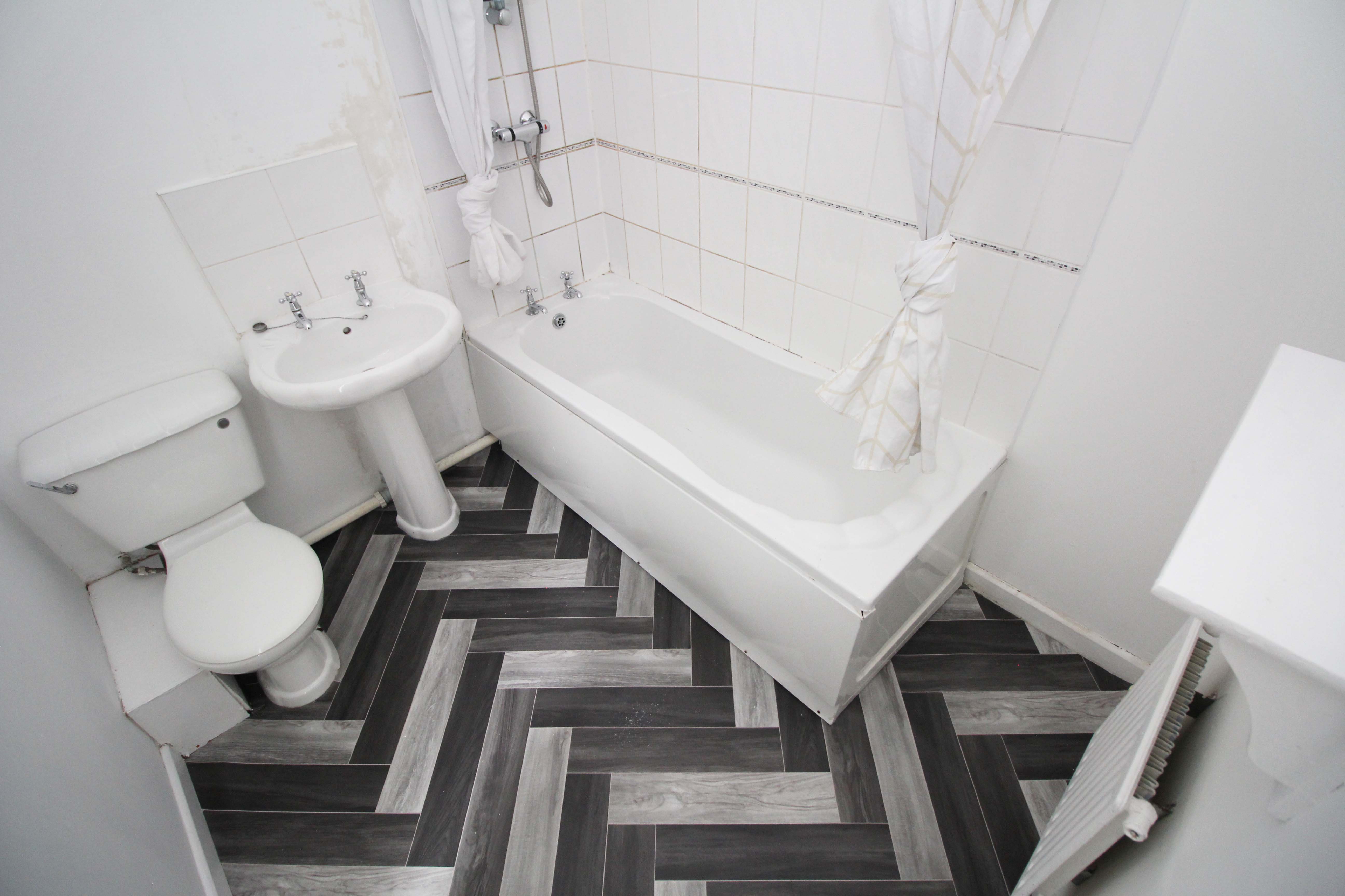 Commercial Street, Senghenydd CF83 4FZ  Interior