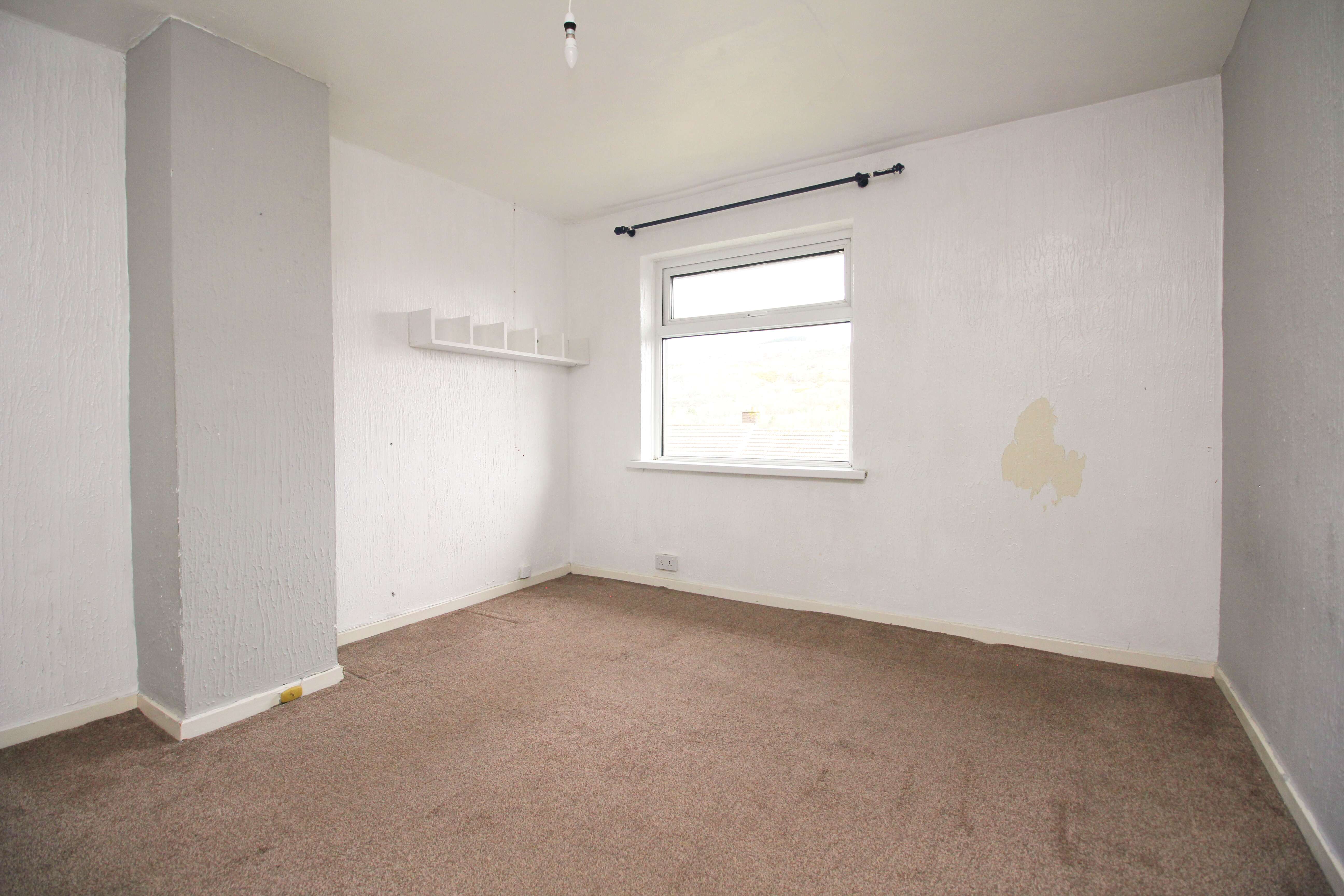 Dan y Cribyn, Ynysybwl CF37 3EU  Interior