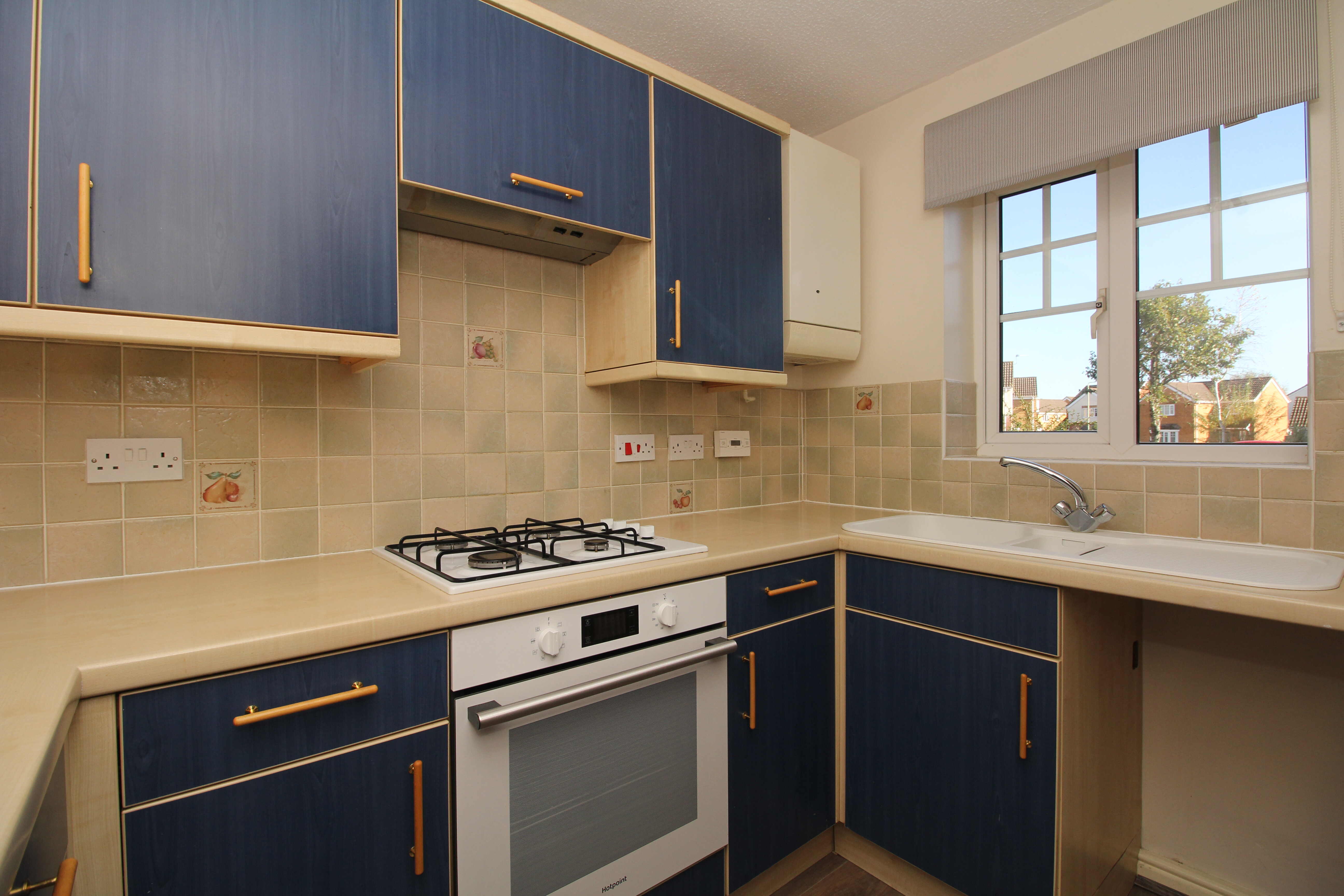 Dol-y-Llan, Miskin, CF72 8RY  Interior