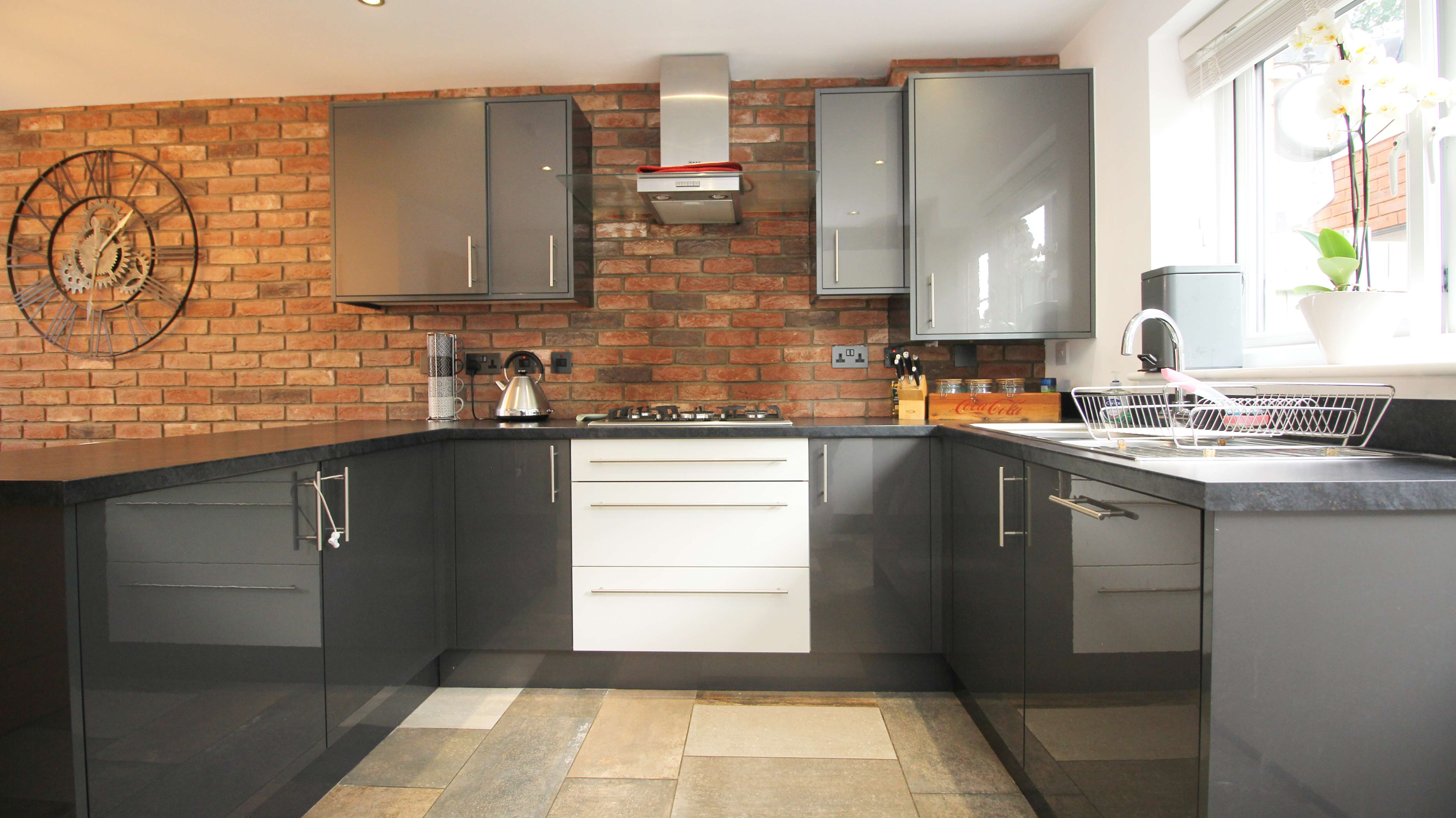 Highfields, Coedely Tonyrefail, Porth, CF39 8GA  Interior