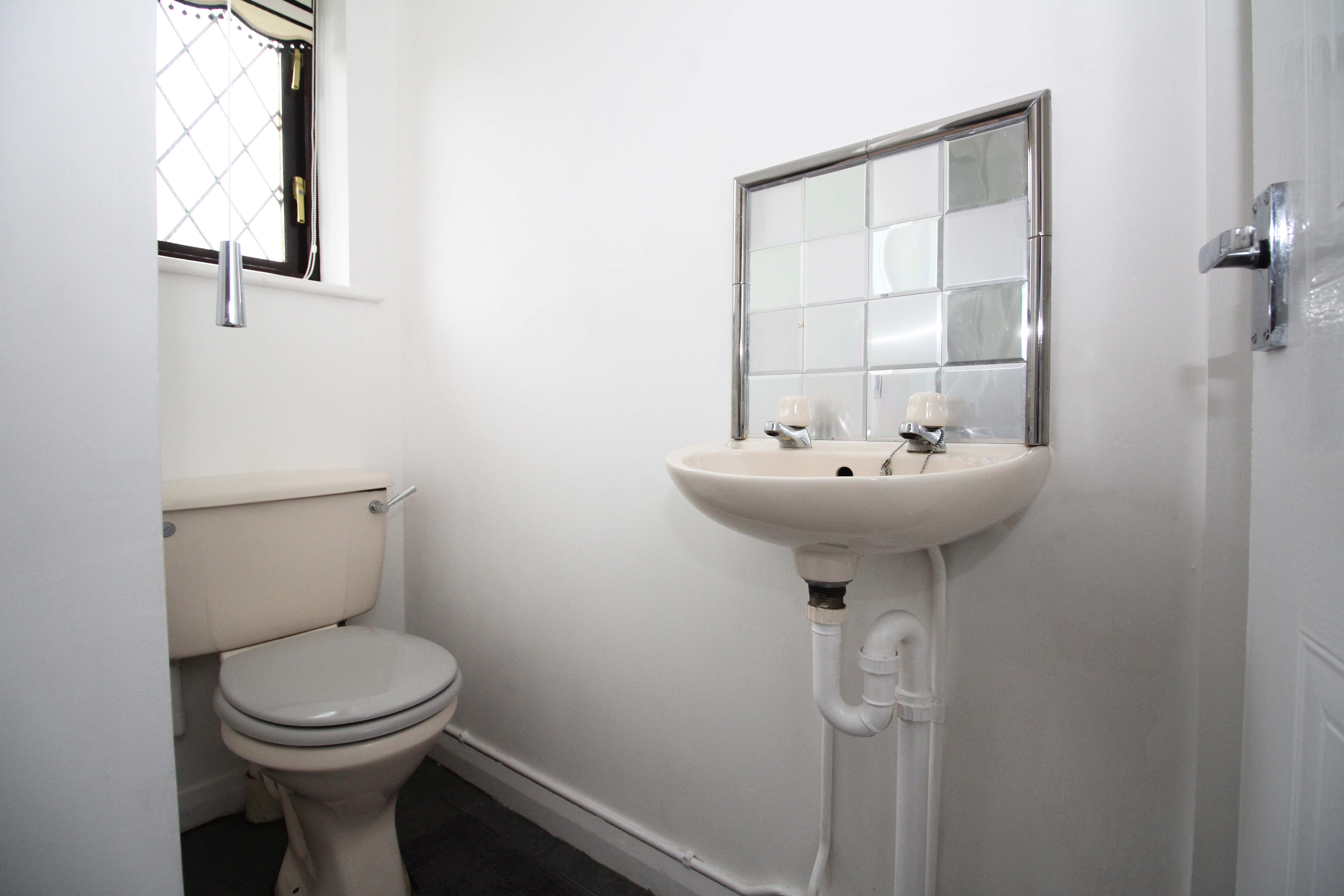 Clos Y Dolydd, Manor Chase, Beddau CF38 2TG  Interior