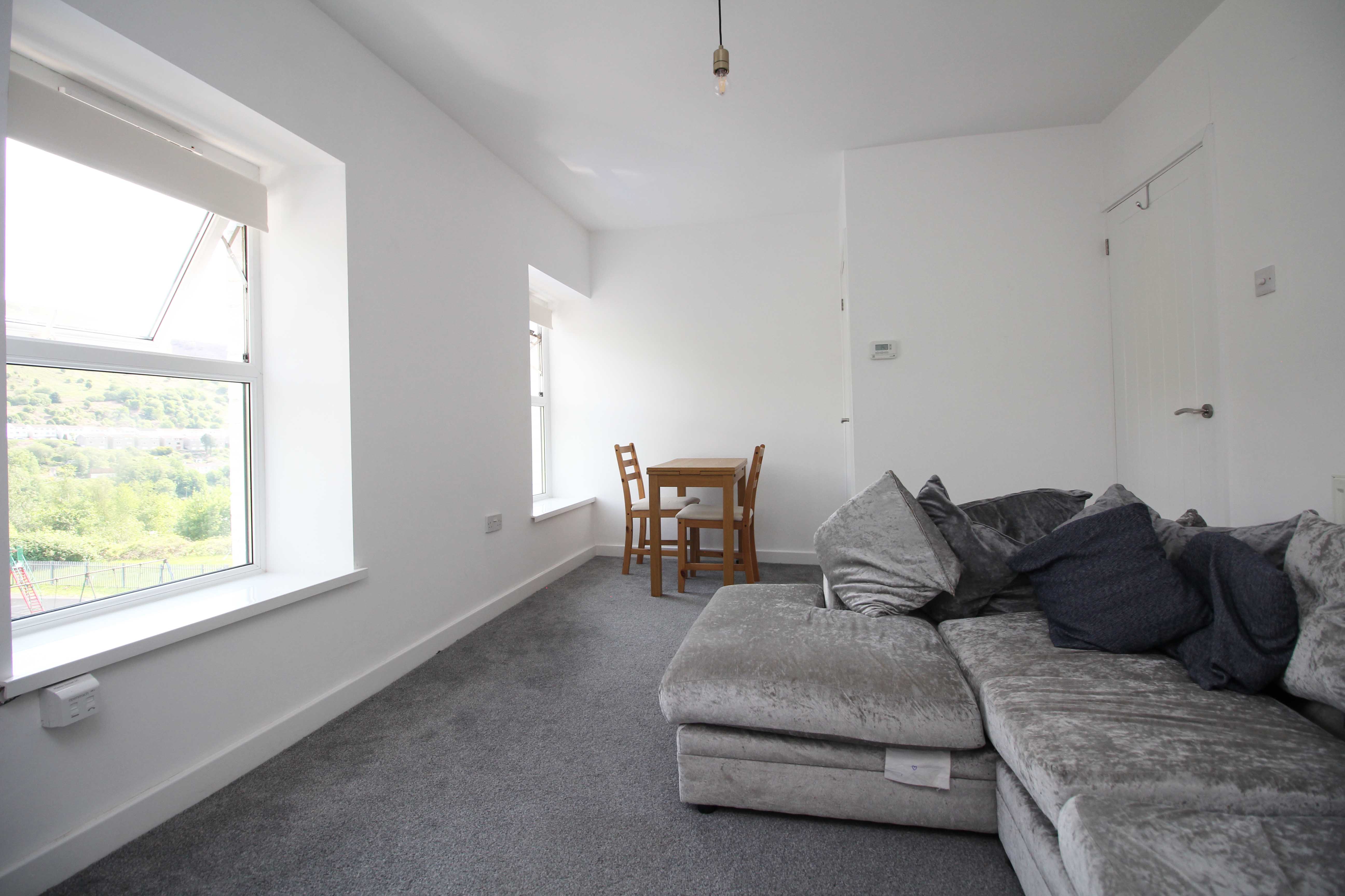 Nythbran Terrace, Porth  CF39 9TW  Interior