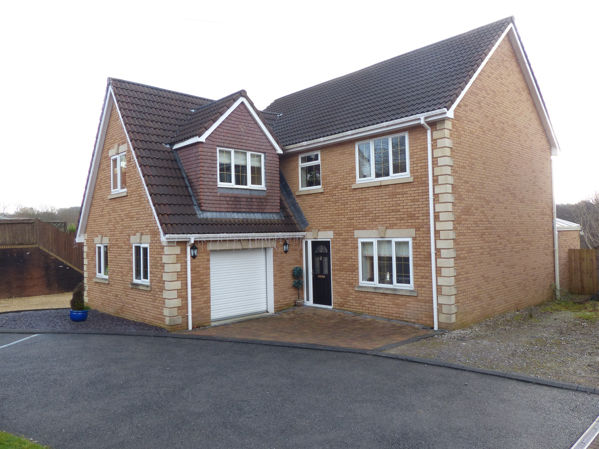 Chapel Wood Drive, CF72 9WP  Interior