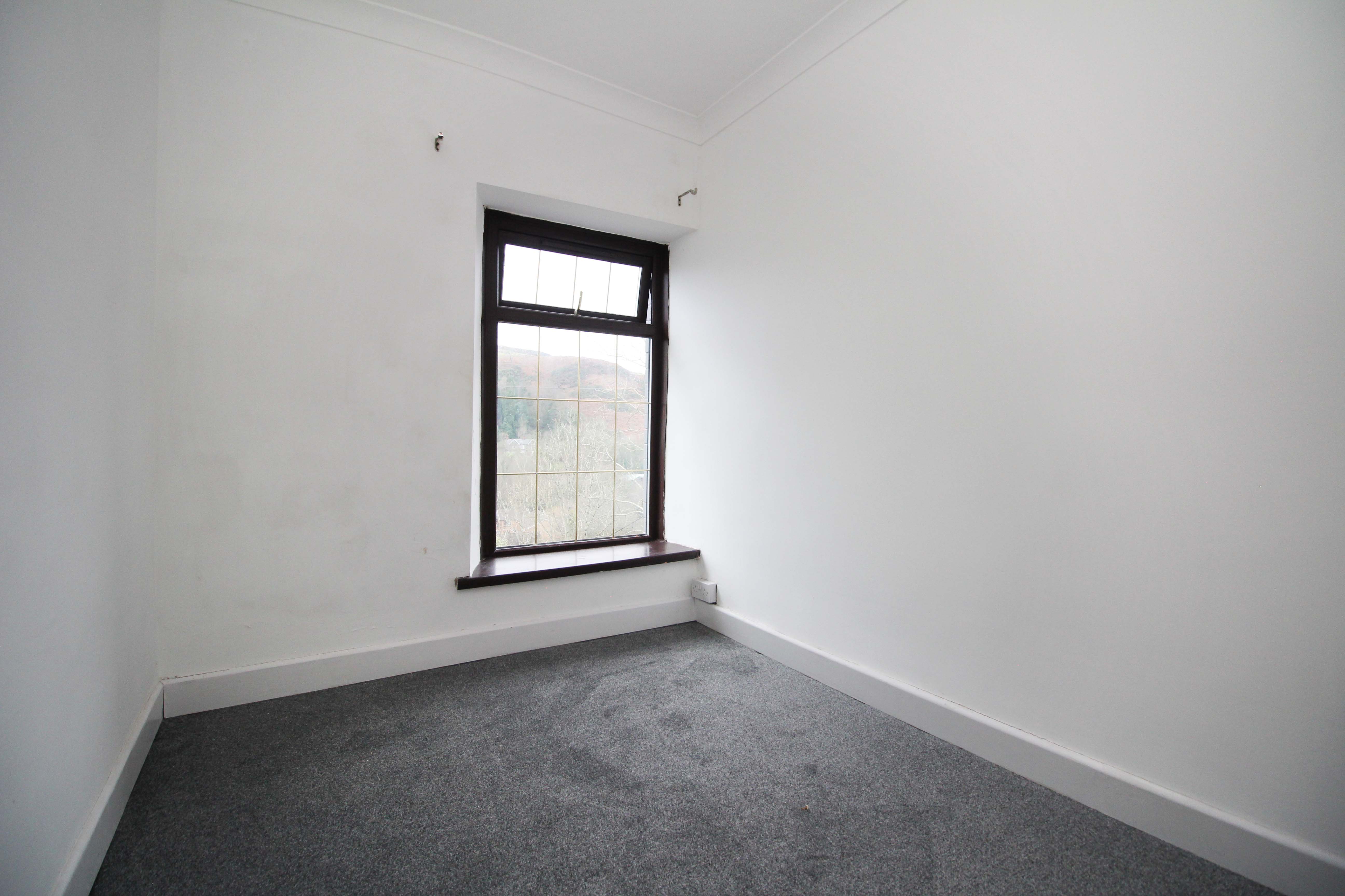 Heath Terrace, Porth, CF39 0HS  Interior