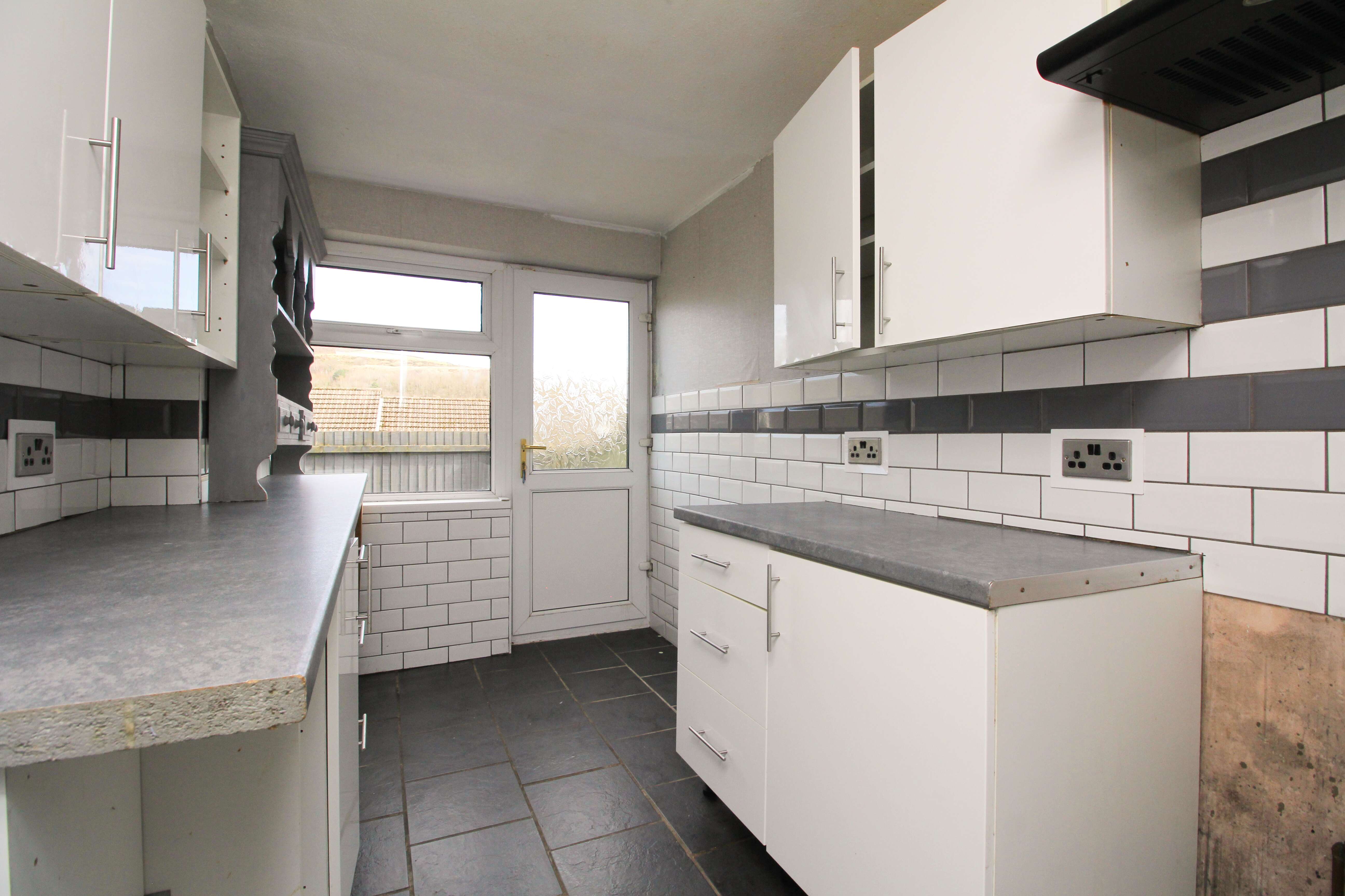 Dan y Cribyn, Ynysybwl CF37 3EU  Interior