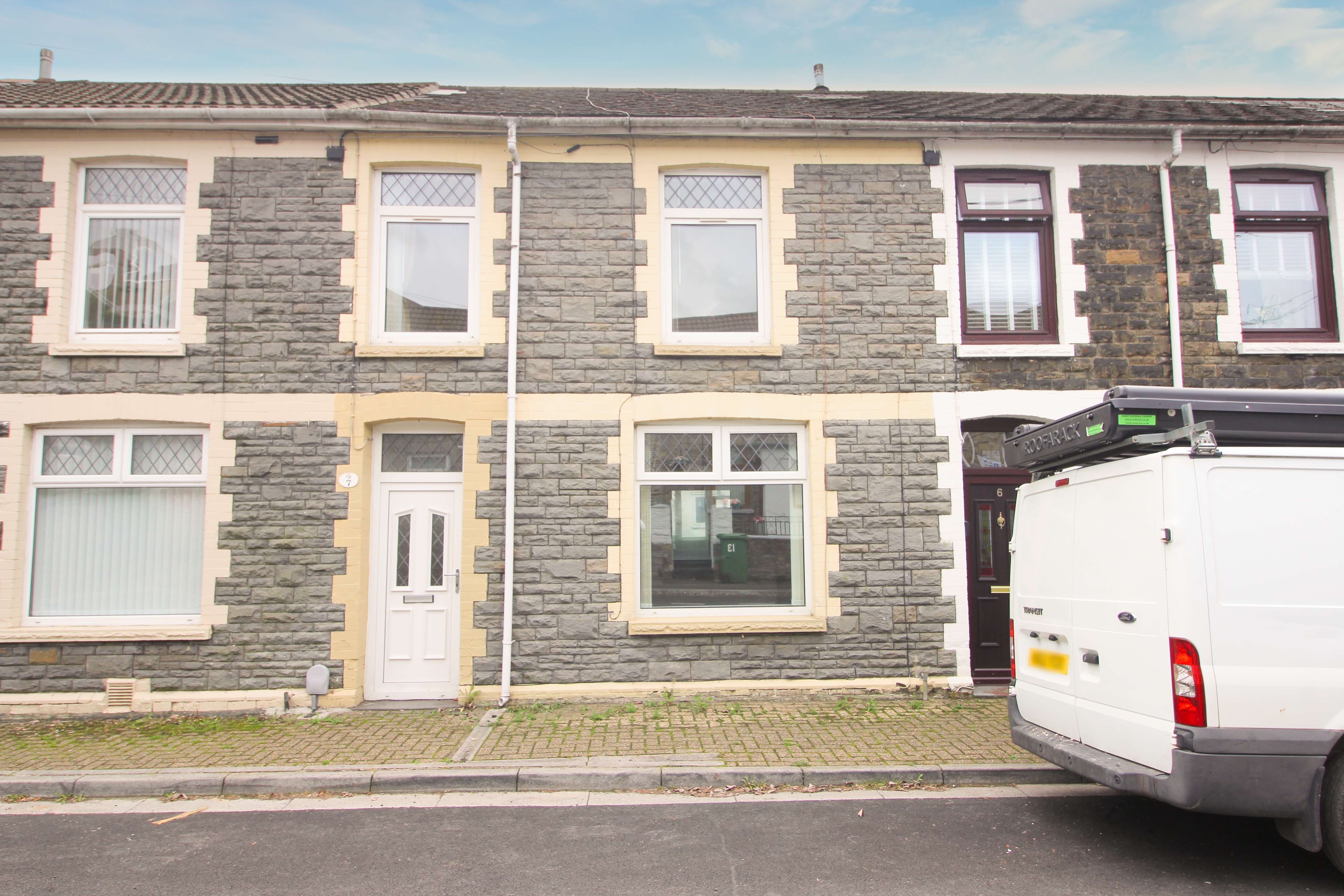 Llwynmadoc Street, Pontypridd, CF37 2HR  Interior