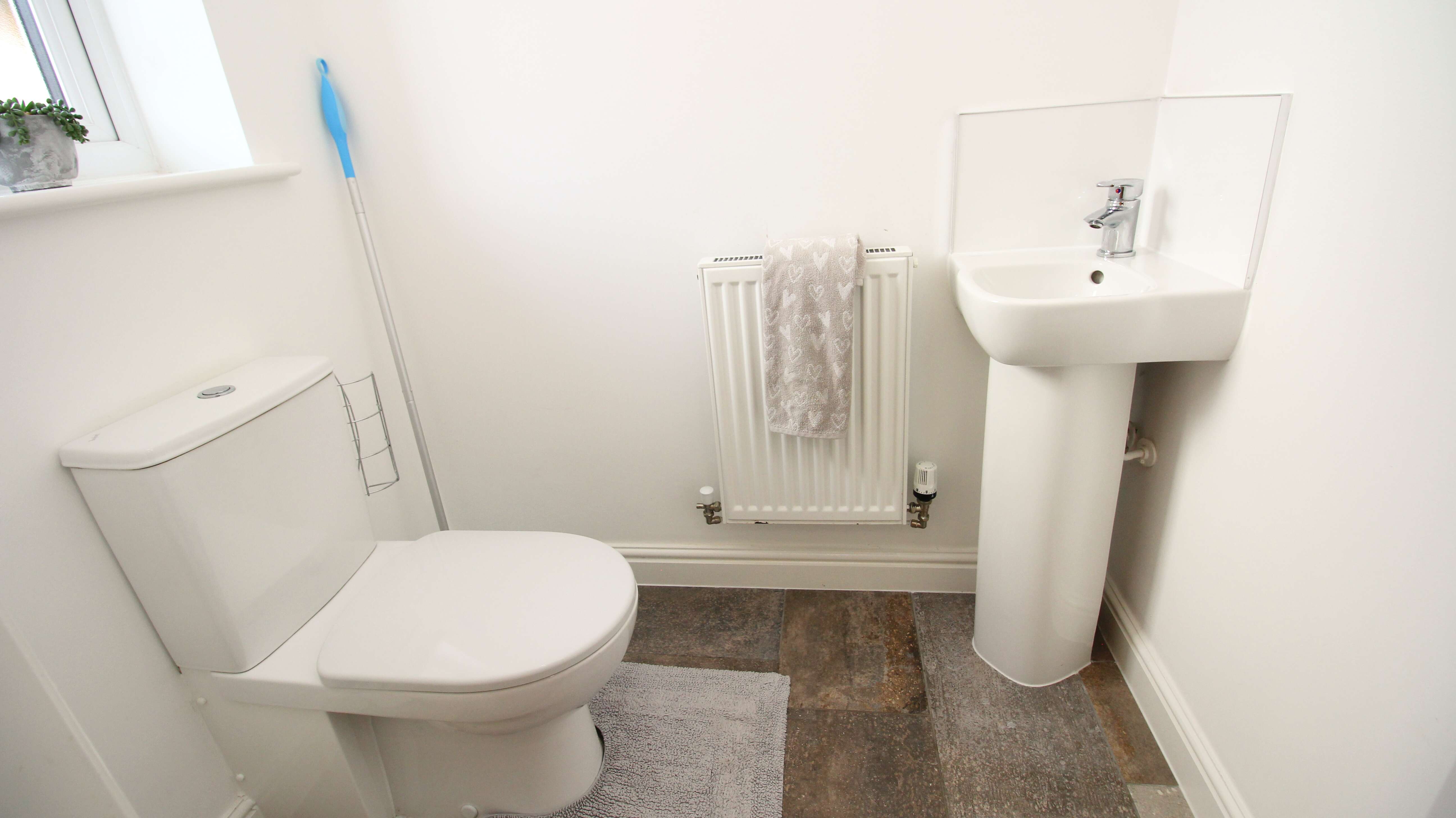 Highfields, Coedely Tonyrefail, Porth, CF39 8GA  Interior