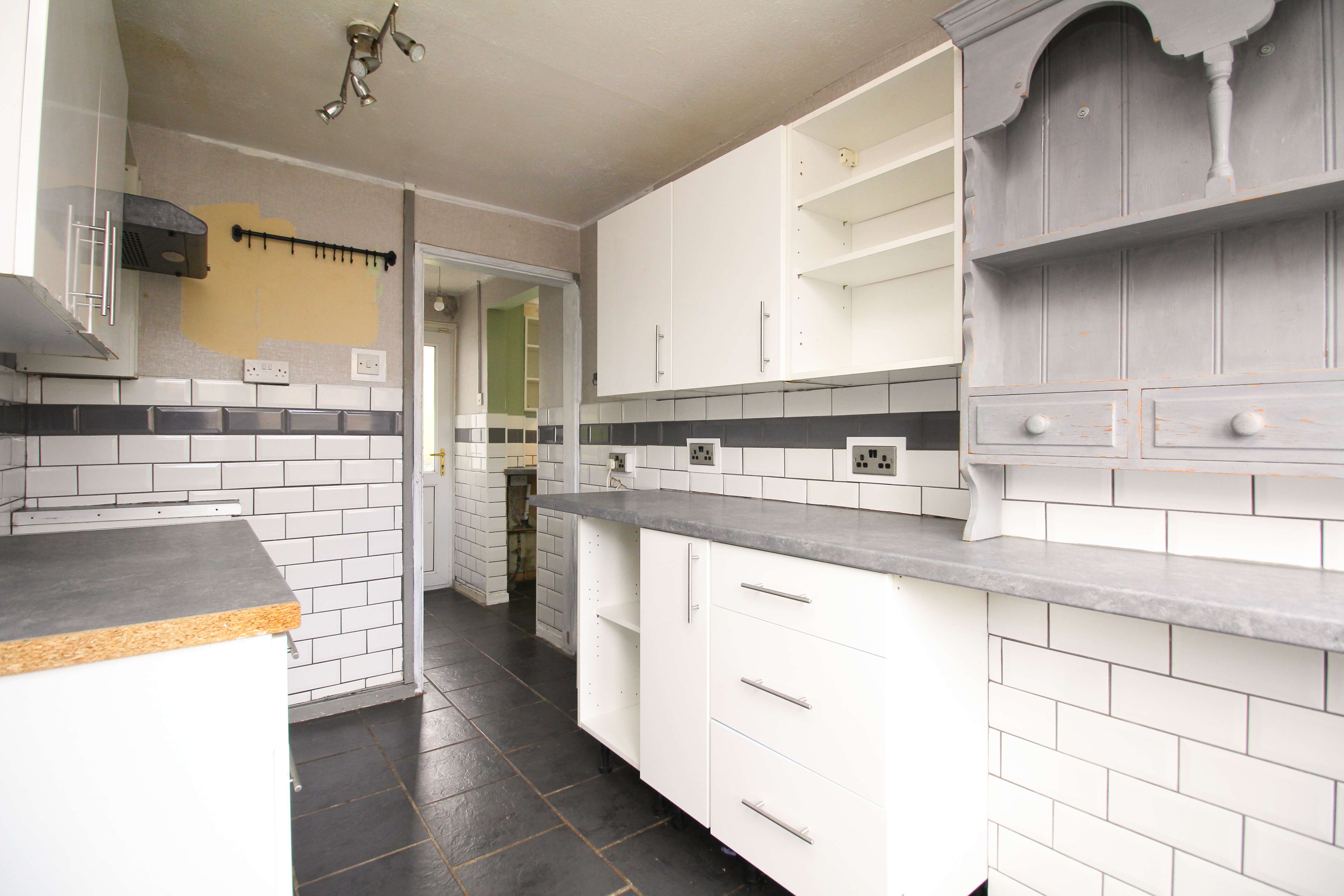 Dan y Cribyn, Ynysybwl CF37 3EU  Interior